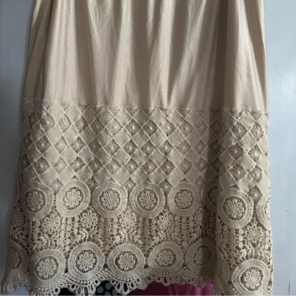 Skirt slip extender